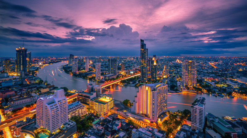 Wśród popularnych kierunków znajduje się Bangkok.