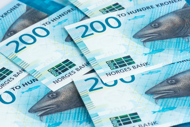 Korona norweska to jedna z najbardziej uzależnionych od sytuacji międzynarodowej walut na świecie.
