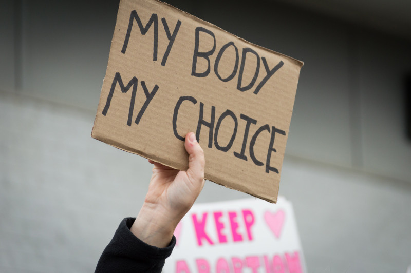 O możliwości przeprowadzenia aborcji po 12 tygodniu życia decydują specjalnie powołane w tym celu komisje. To te jednostki mają podlegać zmianom zaproponowanym przez nową jednostkę Ministerstwa Zdrowia.