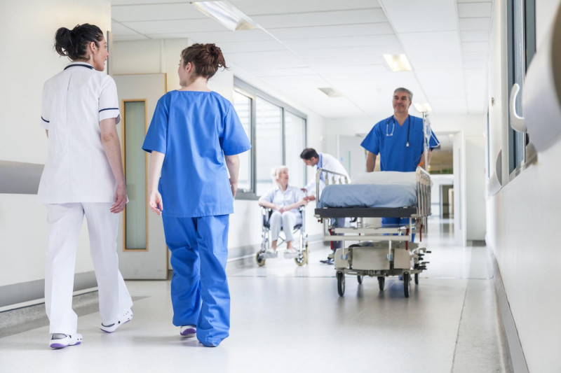 Norweski Urząd ds. Zdrowia ogłasza dotacje w wysokości 560 milionów dla gmin, aby zapewnić pacjentom dostępność większej liczby lekarzy pierwszego kontaktu. 